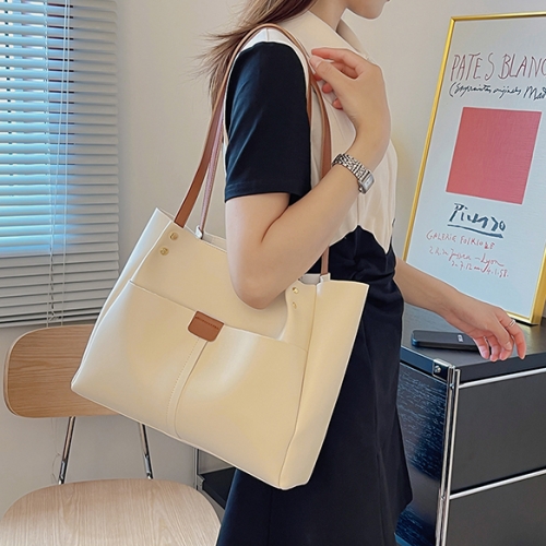 700円