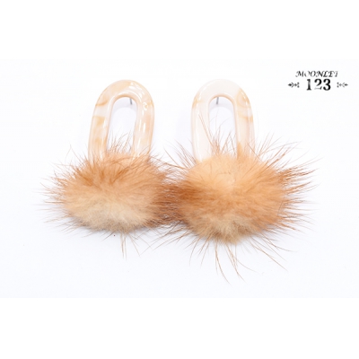 ピアス アクリルピアス オーバル ミンクファーボールチャーム【1ペア】 