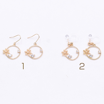 高品質ジルコニアピアス/イヤリング 雪花付きサークルチャーム ゴールド/クリスタル