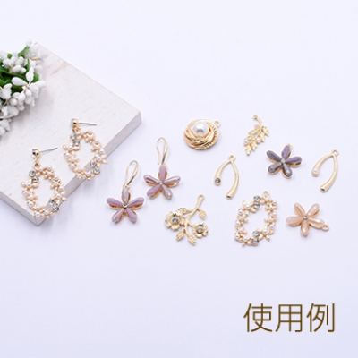 チャームパーツ 小花のオーバル パールと石付き 23×37mm ゴールド/ホワイト【1ヶ】