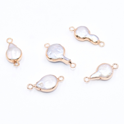 高品質淡水パールチャーム No.64 不規則 ゴールド/ホワイト 2カン付き【1ヶ】