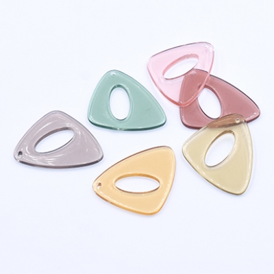 高品質アクリルパーツ 透明 抜き三角形 1穴 33×38mm【10ヶ】