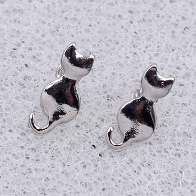 樹脂ピアス 猫 5×10mm クリア/ロジウム【4ヶ】