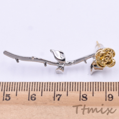 ピアス 1本のバラのピアス 枝チャーム ポストピアス【1ペア】