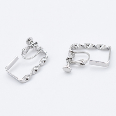 デザインイヤリング ネジバネ式 ツイスト スクエア フープ 15×23mm【2ヶ】