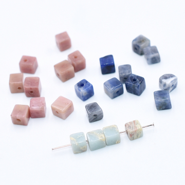 高品質天然石ビーズ キューブ 4.5mm【10ヶ】