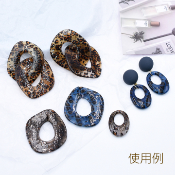 チェーンパーツ ヒョウ柄 アニマル柄 アクリル製 大ぶりリングパーツ 切れ目あり 46×52mm（4ヶ）