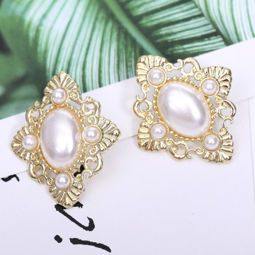 デザインポストピアス 菱形 パール付き 30×35mm ゴールド【2ヶ】