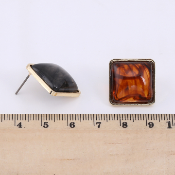 デザインチタンピアス 菱形 樹脂貼り 18×18mm ゴールド【4ヶ】