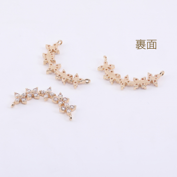 高品質ジルコニアチャーム 5連四弁花 2カン 8×30mm ゴールド/クリスタル【1ヶ】