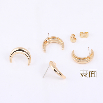 デザインピアス 月型 12×16mm ゴールド（2ヶ）