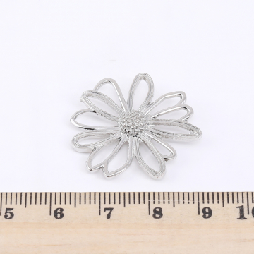 メタルチャーム 菊 26×26mm ロジウム（20ヶ）