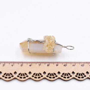 天然石チャーム  不規則カット 1カン アイボリーアゲート 天然石ビーズ付き  63x30mm ロジウム (1ヶ）