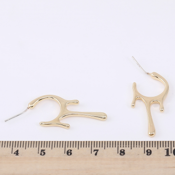 デザインポストピアス フープ 15×33mm ゴールド（2ヶ）