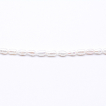 高品質淡水パールビーズ オーバル 天然素材 ホワイト  4-4.5mm【1連（約50ヶ）】