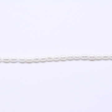 高品質淡水パールビーズ オーバル 天然素材 ホワイト  4-4.5mm【1連（約62ヶ）】