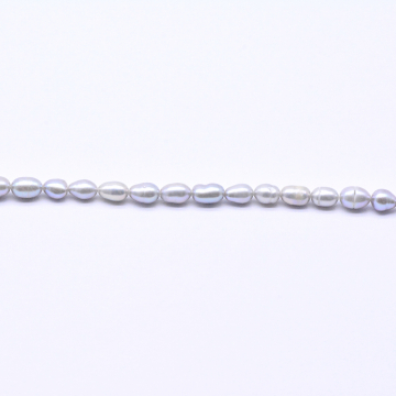 高品質淡水パールビーズ オーバル 天然素材 ライトパープル 4-4.5mm【1連（約56ヶ）】