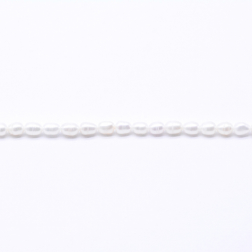 高品質淡水パールビーズ オーバル 天然素材 ホワイト 4-4.5mm【1連（約63ヶ）】