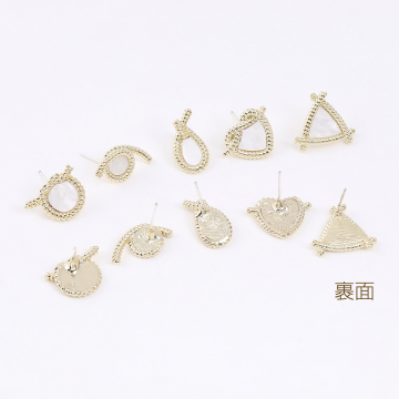 高品質デザインピアス アクリルピアス ラウンド/しずく型/ハート型/三角形 ゴールド（2ヶ）