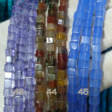 天然石ビーズ  立体正方形   4×4mm （1連約38cm）  4×4mm 正方体