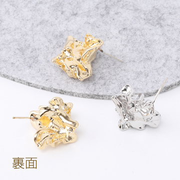 高品質デザインピアス 不規則型ピアス 19×19mm（2ヶ）