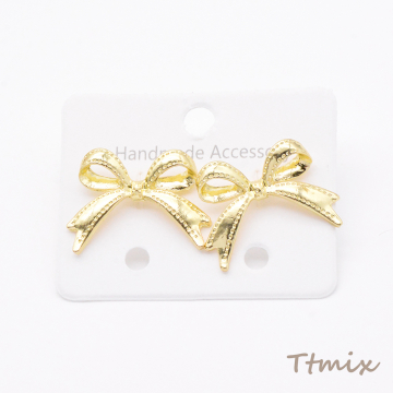 かわいいリボンピアス