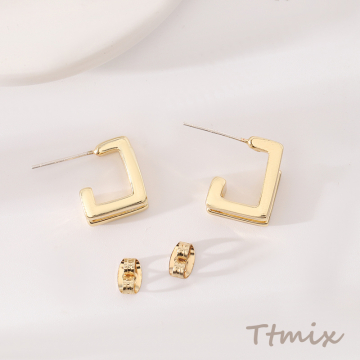 デザインピアス