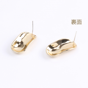 高品質デザインピアス 不規則型 13×25mm ゴールド（2ヶ）