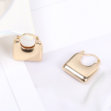 高品質デザインピアス フープピアス バッグ 18×21mm ゴールド（2ヶ）