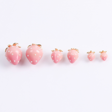 いちごチャーム 樹脂製イチゴチャーム かわいいフルーツチャーム 苺 パール付き グラデーションピンク（2ヶ）