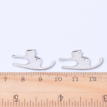 メタルチャーム 猫 1穴 15×26mm ロジウム（4ヶ）