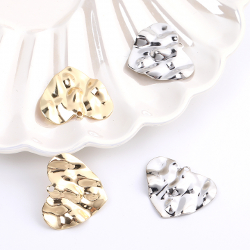 高品質プレートチャーム メタルチャーム メタルプレートチャーム ハート型 カン付き 24×28mm（4ヶ）