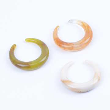 樹脂チャーム 月型 穴あり 33×34mm（4ヶ）