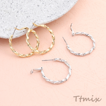 デザインチタンピアス ツイストフープピアス 2.8×32mm（2ヶ）