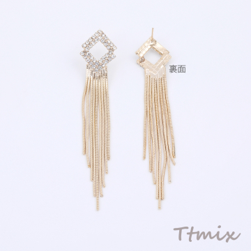 デザインピアス ラインストーン付き ひし形 チェーンタッセル 14×79mm ゴールド（1ペア）