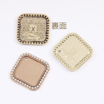 ミール皿 貼付けパーツ パール付き ラインストーン付き 四角形 27×27mm（2ヶ）