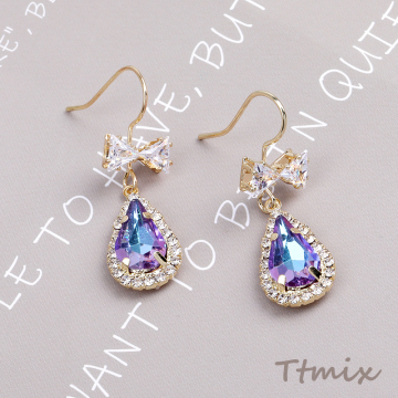 デザインフックピアス 輝くカラーストーンピアス リボン しずく型 ゴールド（1ペア）