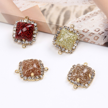 樹脂＆ガラスストーンチャーム コネクターチャーム スクエア型 2カン付き 15×19.5mm ゴールド（2ヶ）