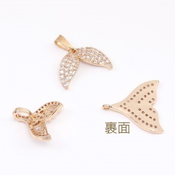 高品質ジルコニアチャーム 魚のしっぽ ゴールド