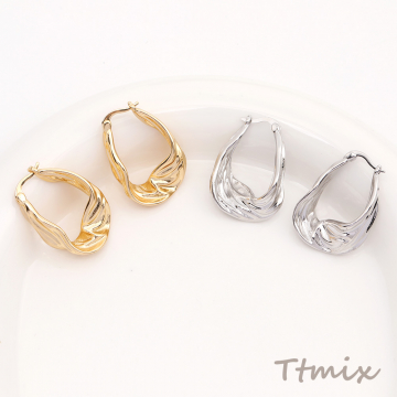 高品質デザインピアス 不規則フープのピアス 20×30mm（1ペア）