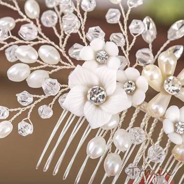ブライダルアクセサリー 花嫁アクセサリー ウェディングヘッドドレス ヘアコーム 花 フラワー（1ヶ）