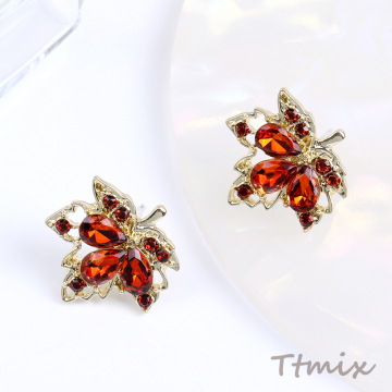 デザインピアス カエデの葉のピアス 17×17mm レッド（1ペア）