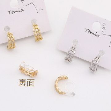 樹脂ノンホールピアス 透かしリーフフープ 5.5×13mm（2ヶ）