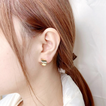 デザインピアス 11×12mm ゴールド（2ヶ）