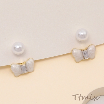 デザインピアス 蝶＆パールのピアス 6×11.5mm（1ペア）