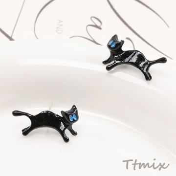 デザインピアス 猫のピアス 12×21mm ブラック（1ペア）