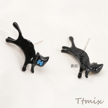 デザインピアス 猫のピアス 12×21mm ブラック（1ペア）