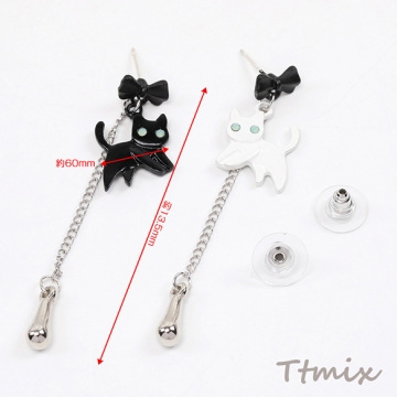 デザインピアス リボン＆猫のピアス 13.5×60mm ブラック＆ホワイト（1ペア）