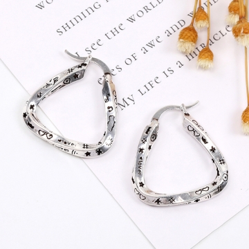 フープピアス 三角形 24.5×26mm