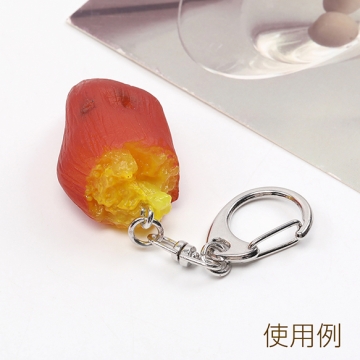 食品サンプル 食品サンプルキーホルダーチャーム 和風食品 ミニチュアフード さつま芋チャーム プラスチック製 カン付き  2.5×4cm